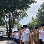 Situasi pelaksanaan Shalat Istisqa di Plaza Balai Kota Bandung Jawa Barat, Senin (9/10/2023). ANTARA/Rubby Jovan.-1696836715