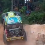 Tangkapan layar insiden Offroad Expo Jambi yang menabrak belasan penonton, Minggu (15/10/2023). (ANTARA/HO-IGJambi24)-1697441559