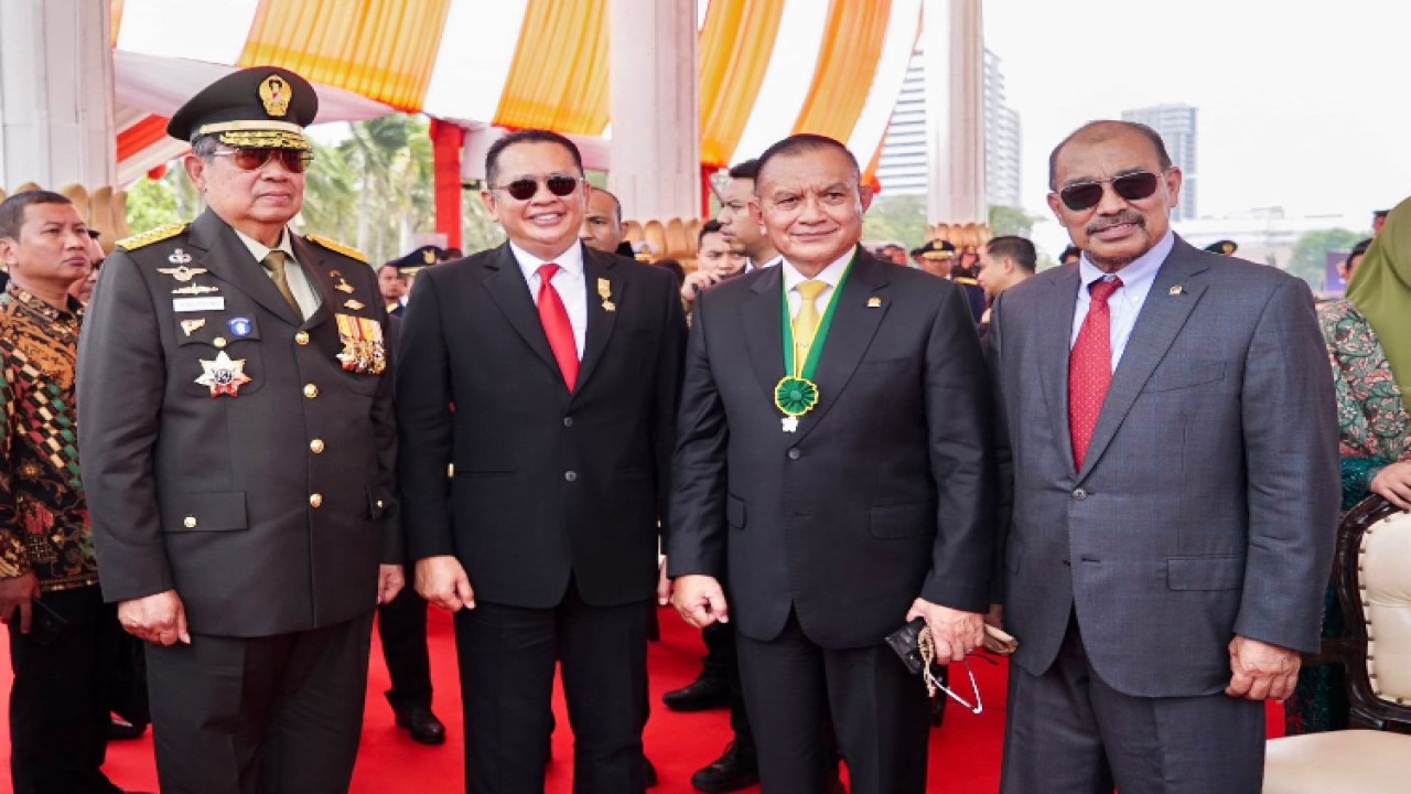 Ketua MPR RI Bambang Soesatyo menghadiri upacara Parade dan Defile dalam rangka Peringatan HUT ke-78 TNI, di Lapangan Monas, Jakarta/Dok MPR 