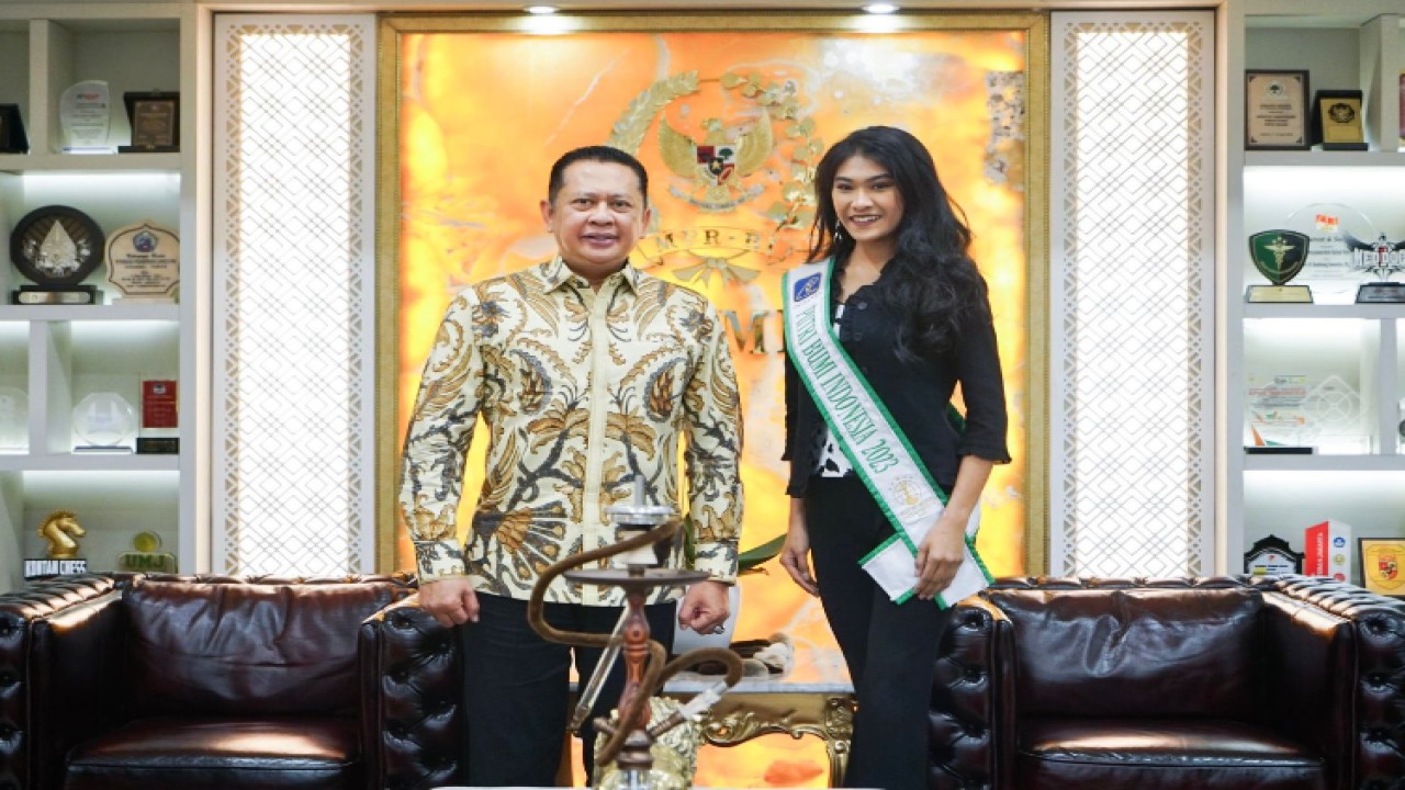 Ketua MPR RI Bambang Soesatyo Ketua Umum IMI dan Puteri Bumi Indonesia 2023 Wenda Yunita Tarigan/Dok MPR   