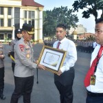 14 orang polisi Jambi terima penghargaan penuntasan kasus mafia tanah-1699880159