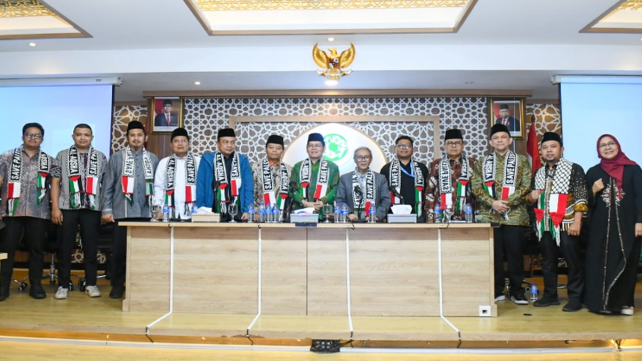 Puluhan tokoh lintas agama pada Kamis, 2 November 2023, memenuhi Aula Buya Hamka, Kantor Majelis Ulama Indonesia (MUI), Jl. Proklamasi, Jakarta.