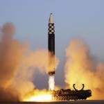 Arsip - Rudal balistik antarbenua Hwasong-17 diluncurkan dari Bandara Internasional Pyongyang pada 16 Maret 2023. (KCNA/Kyodo)-1701153994