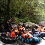 Arung jeram merupakan salah satu atraksi favorit di Desa Wisata Golo Loni, Manggarai Timur, NTT. (ANTARA/Dokumentasi Pribadi)-1700127476