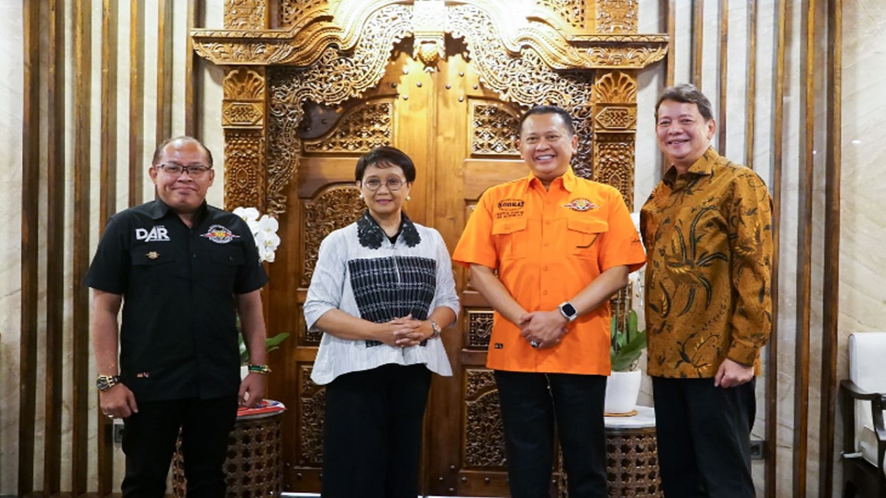 Ketua MPR RI sekaligus Wakil Ketua Umum Partai Golkar dan Ketua Umum Pengurus Besar Keluarga Olahraga Tarung Derajat (PB KODRAT) Bambang Soesatyo bersama Menteri Luar Negeri RI Retno Marsudi, akan terus bersinergi agar olahraga seni bela diri asli Indonesia, Tarung Derajat, bisa semakin mendunia.