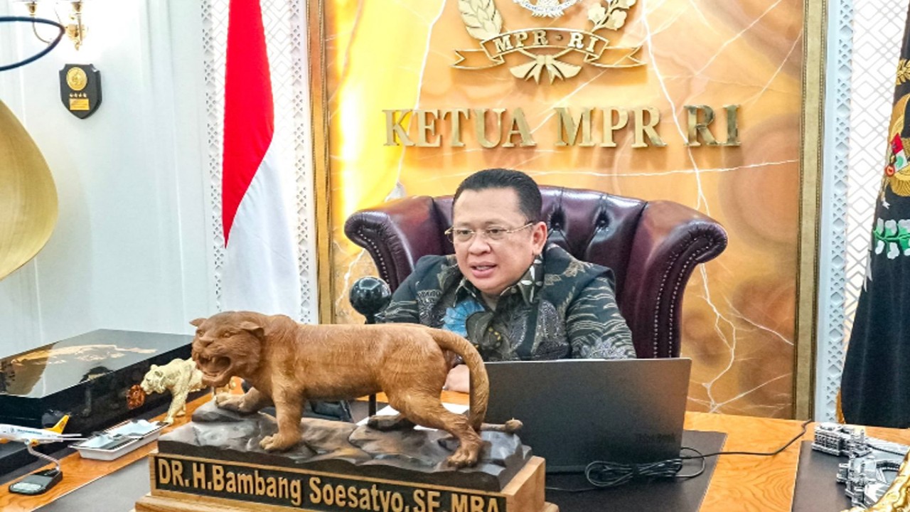 Ketua MPR RI sekaligus Wakil Ketua Umum Partai Golkar dan Dosen Tetap Pascasarjana Program Doktor Ilmu Hukum Universitas Borobudur dan Universitas Pertanahan (UNPAD) Bambang Soesatyo menjadi penguji/oponen ahli disertasi mahasiswa S3 Ilmu Hukum Universitas Padjajaran, Devit Achmad Gustiyawan.