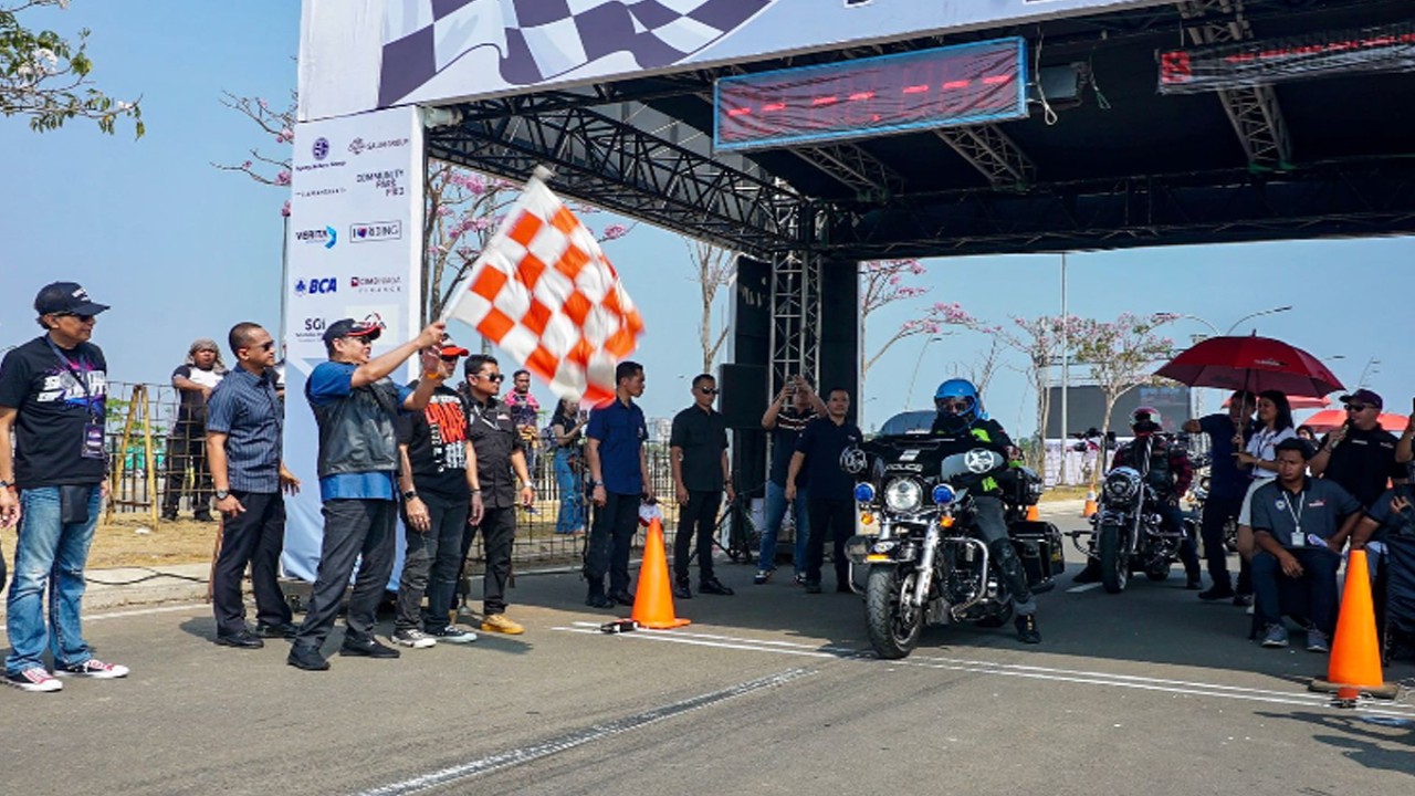 Ketua MPR RI sekaligus Wakil Ketua Umum Partai Golkar dan Ketua Umum Ikatan Motor Indonesia (IMI) Bambang Soesatyo membuka HOGERS Indonesia Drag Race of National Event (HI-DRONE), event balap drag race/balap trek lurus menggunakan motor besar Harley Davidson.