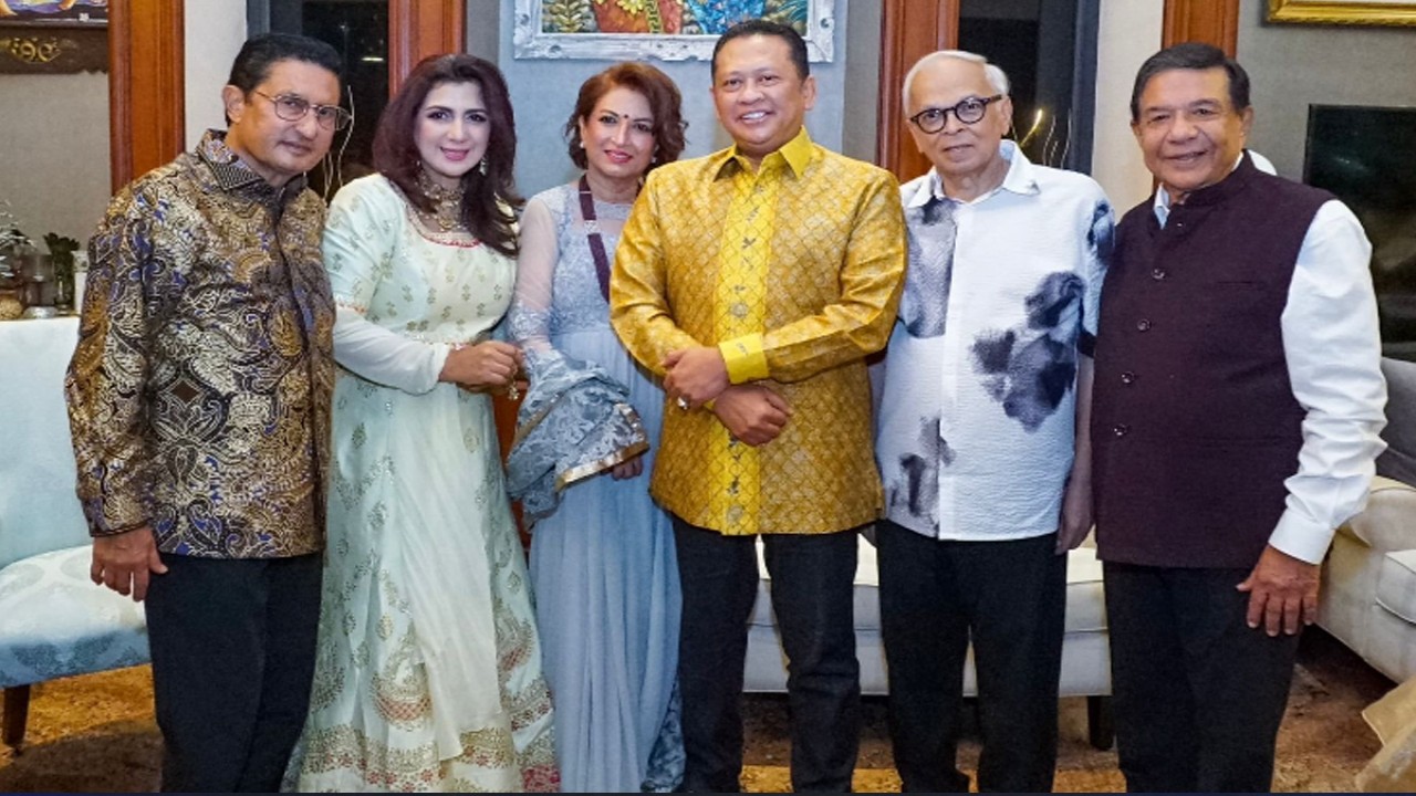 Ketua MPR RI sekaligus Wakil Ketua Umum Partai Golkar Bambang Soesatyo menghadiri perayaan Diwali (Deepavali) yang diselenggarakan oleh keluarga besar Harjani, pendiri PK Entertainment yang merupakan promotor konser Coldplay dan penyanyi Ed Sheeran di Indonesia.