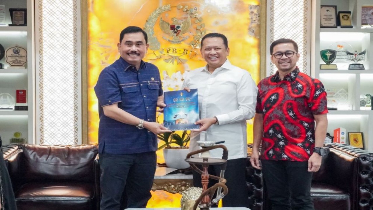 Ketua MPR RI sekaligus Wakil Ketua Umum Partai Golkar Bambang Soesatyo mendukung rencana Perayaan Natal Bersama 2023 dan Tahun Baru 2024 MPR RI - DPR RI - DPD RI pada 5 Desember 2023 di Gedung Nusantara IV.