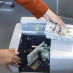 Dolar melemah dipicu pernyataan dovish pejabat Fed-1701239931