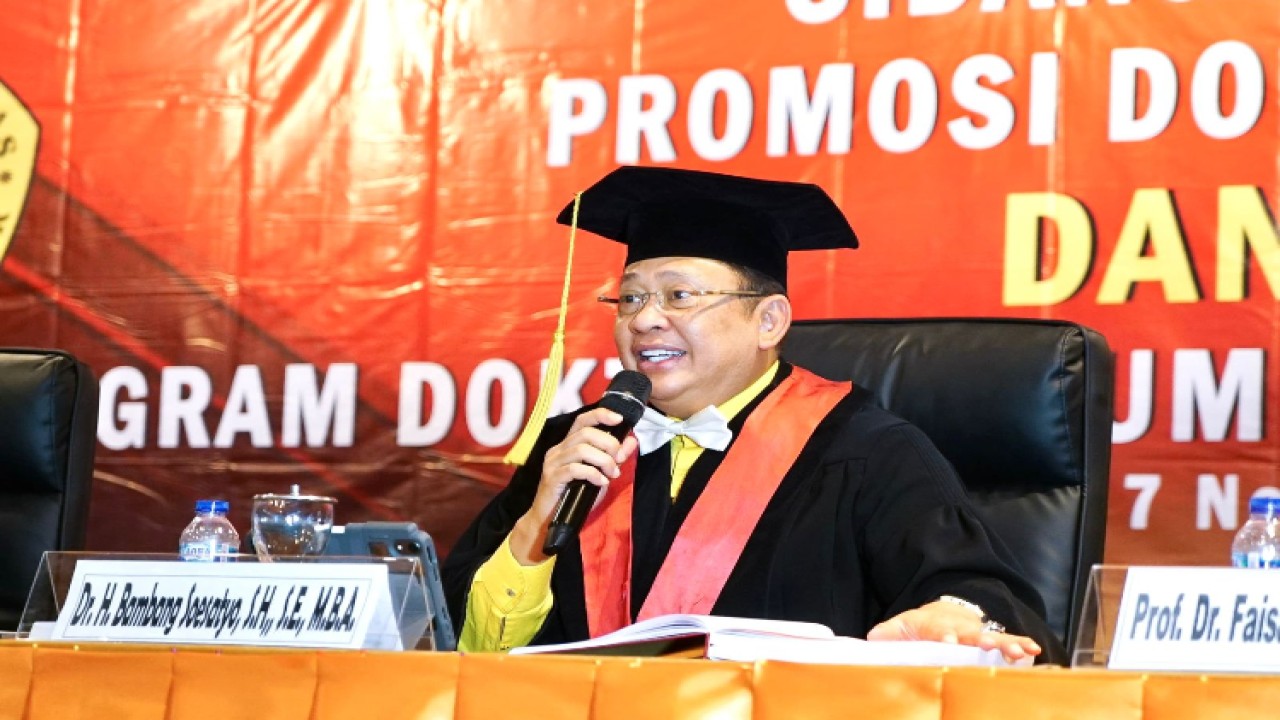 Ketua MPR RI sekaligus Dosen Tetap Pascasarjana Program Doktor Ilmu Hukum Universitas Borobudur Bambang Soesatyo menjadi penguji sidang terbuka promosi Doktor saudara Daniel yang berprofesi sebagai pengusaha di Medan/Dok MPR 