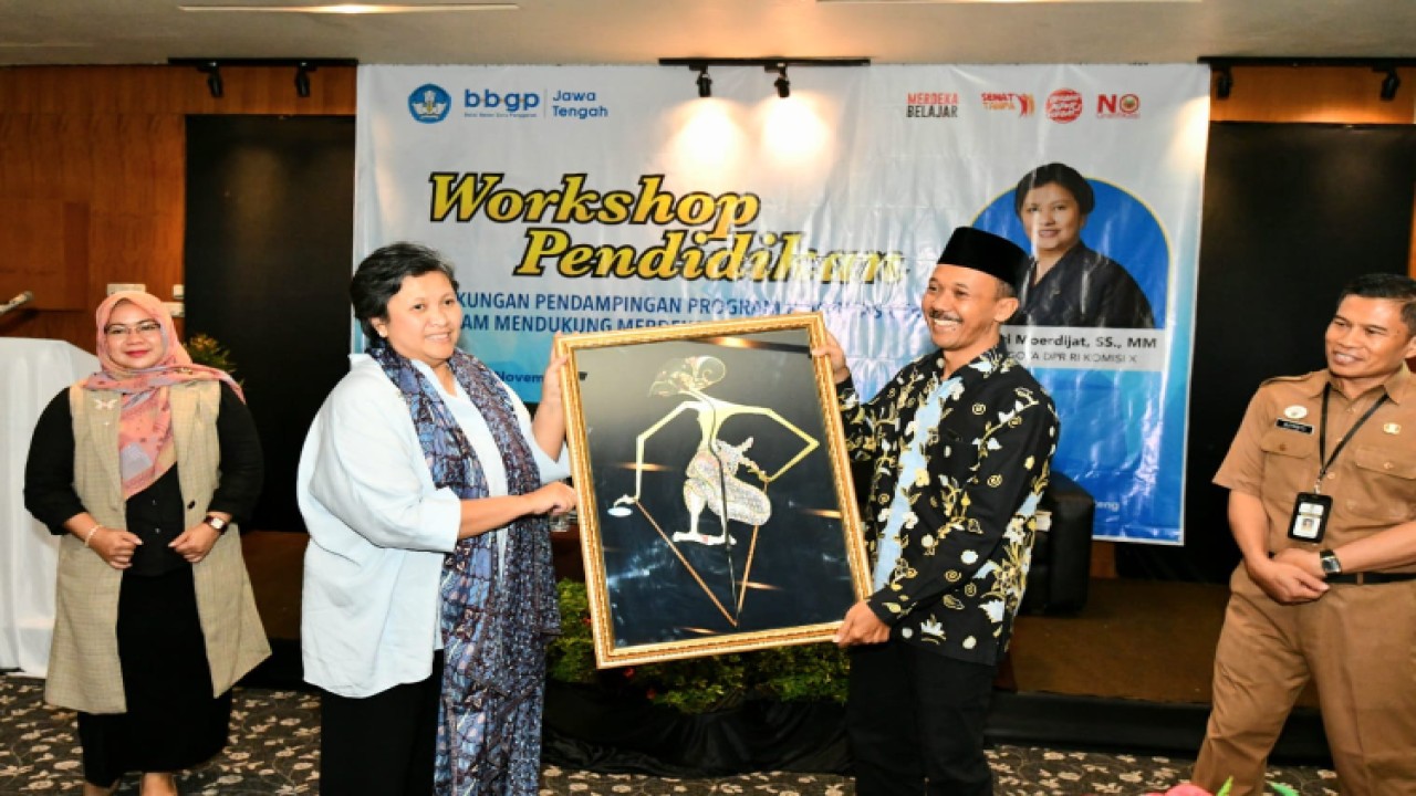 Wakil Ketua MPR RI, Lestari Moerdijat pada Workshop Pendidikan bertema Dukungan Pendampingan Program Prioritas Guru dan Tenaga Kependidikan dalam Mendukung Merdeka Belajar di Kabupaten Kudus, Jawa Tengah/Dok MPR 