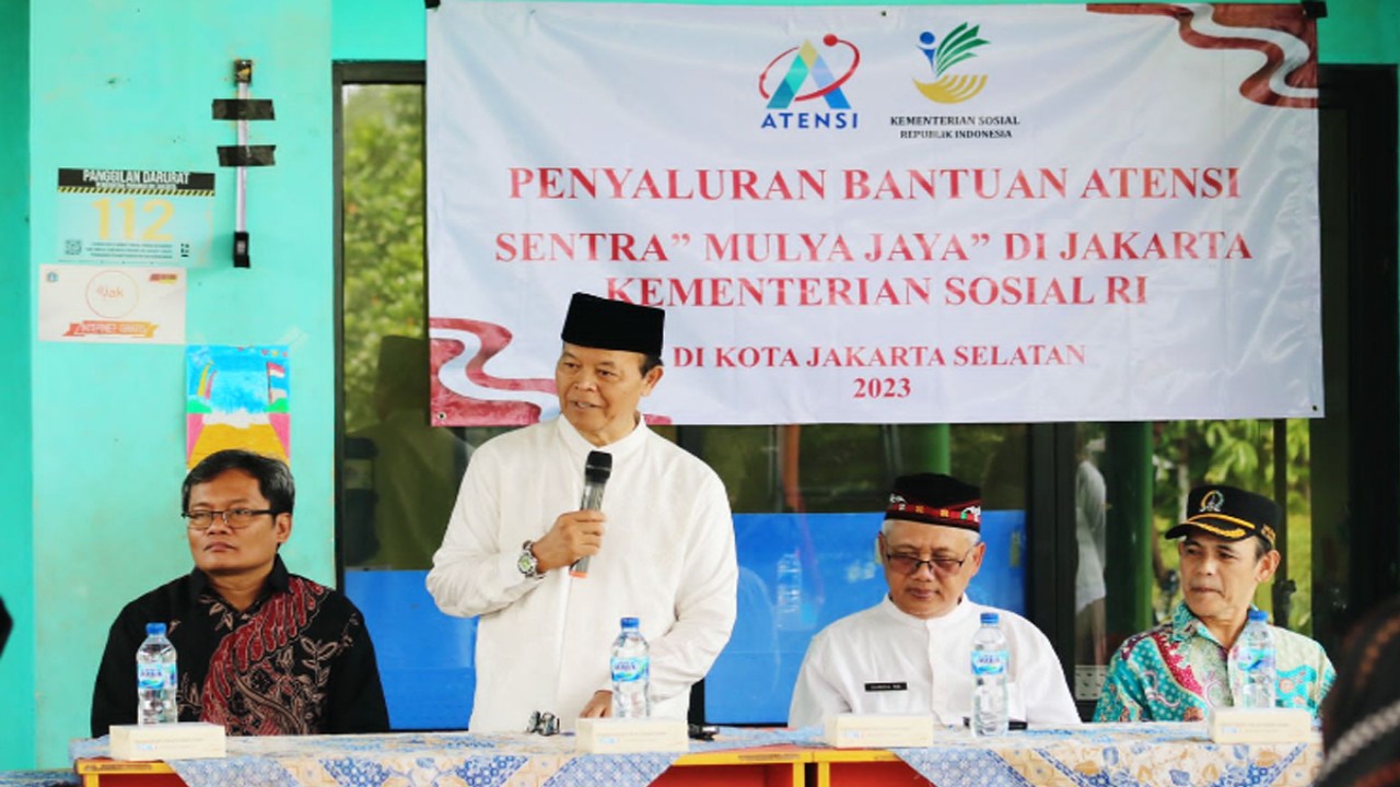 Wakil Ketua MPR-RI sekaligus Anggota DPR-RI Komisi VIII yang di antaranya membidangi urusan sosial, Hidayat Nur Wahid, menerima dan memperjuangkan aspirasi warga para penyandang disabilitas di daerah pemilihannya yang membutuhkan alat bantu.