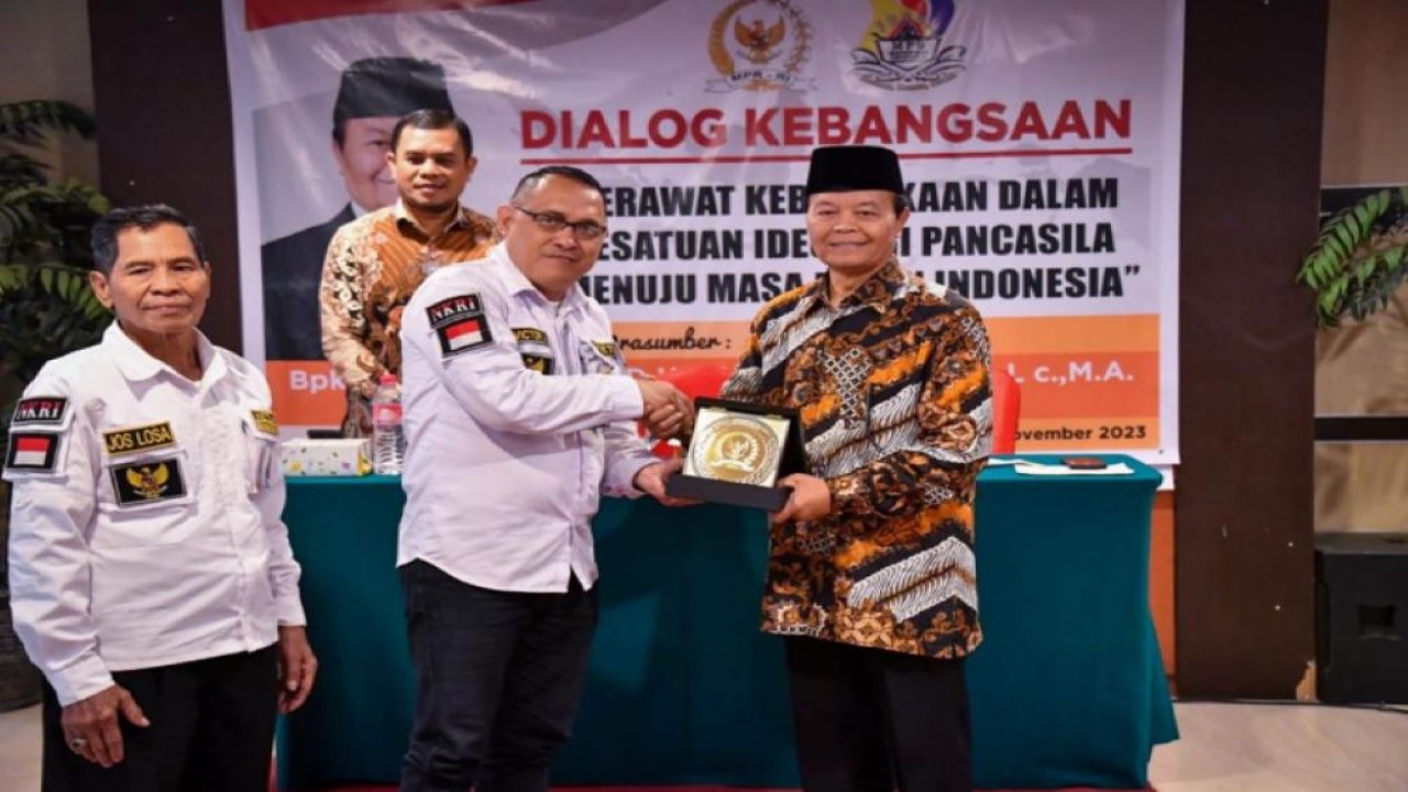 Wakil Ketua MPR Dr. H.M. Hidayat Nur Wahid