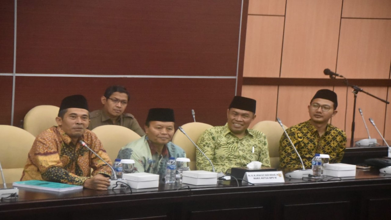 Wakil Ketua MPR Hidayat Nur Wahid memberi pembekalan kepada peserta Program Kaderisasi Ulama (PKU) Universitas Darussalam (Unida) Gontor di Ruang GBHN, Gedung Nusantara V Komplek Parlemen, Jakarta/Dok MPR 