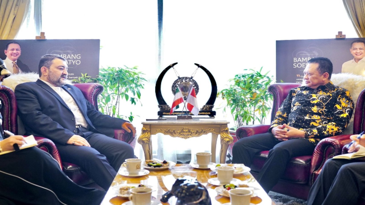 Ketua MPR RI Bambang Soesatyo bersama Duta Besar Iran untuk Indonesia H.E. Mr. Mohammad Boroijerd/Dok MPR 