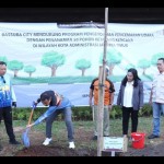 Jaktim tanam 50 ketapang kencana untuk kurangi polusi udara-1699339525