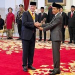 Jokowi anugerahkan Bintang Jasa Pratama untuk Presiden FIFA-1699591870