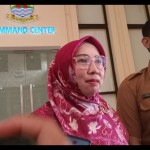 Kadinkes Cirebon dr Neneng Hasanah saat memberikan keterangan di Cirebon, Jawa Barat. (ANTARA/Fathnur Rohman).-1699953171