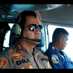 Kapolres Ogan Komering Ilir (OKI), Sumsel AKBP Dili Yanto saat memimpin pantauan udara Karhutla OKI. (ANTARA/ M Imam Pramana)-1699869252