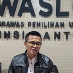 Koordinator divisi (Kordiv) penanganan pelanggaran Bawaslu Banten Badrul Munir, di Serang, Banten. ANTARA/Desi Purnama Sari.-1699425370