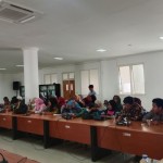 Para guru tanpa status Kabupaten Lombok Tengah, Provinsi NTB, di kantor DPRD setempat, Kamis (23/11/2023) (ANTARA/Akhyar Rosidi)-1700731087