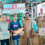Pemkab Nabire serahkan bansos bagi korban kebakaran-1699518989