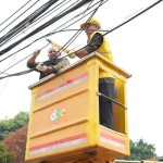 Pemkot Jaktim tertibkan kabel udara di Pondok Bambu-1700733943