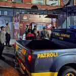 Personel Polres Aceh Selatan berpatroli di gudang logistik pemilu di Tapaktuan, Kabupaten Aceh Selatan. ANTARA/HO-Bidhumas Polda Aceh-1700120528