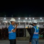 Petugas PLN saat mengamankan pasokan listrik pada penutupan STC Biak 2023 pada Senin (27/11). (ANTARA/HO- HUMAS PLN)-1701314367