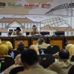 Rapat Koordinasi membahas kasus DBD di Aula Rohana Muthalib Bappeda Kota Pontianak, Selasa. (ANTARA/Prokopimda PTK)-1699952133