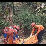 Sesosok mayat pria mengapung di KBT Cakung diduga korban pembunuhan-1699609766