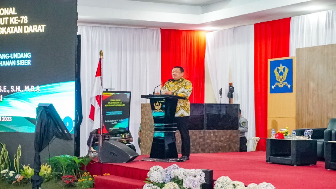 Ketua MPR RI sekaligus Wakil Ketua Umum FKPPI/Kepala Badan Bela Negara FKPPI Bambang Soesatyo dalam Seminar Nasional HUT ke-78 Perhubungan TNI Angkatan Darat, di Pusat Pendidikan Perhubungan (Pusdikhub) TNI AD, Cimahi/Dok MPR 