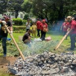 Suasana bakar batu pada kegiatan Discover Papua yang bertempat di Hotel Borobudur, Minggu (19/11). (ANTARA/HO-Pemprov Papua)-1700466043