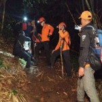 Tim SAR evakuasi pendaki Gunung Tampusu alami cedera kaki-1701058356