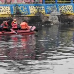 Tim SAR saat melakukan pencarian di Sungai Sario pada Senin (20/11). ANTARA/HO-Humas Basarnas Manado (1)-1700637256