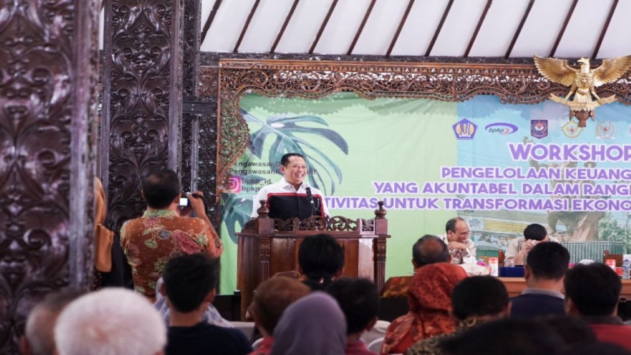 Bambang Soesatyo dalam Workshop 'Pengelolaan Keuangan Desa yang Akuntabel dalam Rangka Peningkatan Produktivitas untuk Transformasi Ekonomi Desa yang Berkelanjutan' yang diselenggarakan Badan Pengawasan Keuangan dan Pembangunan (BPKP) di Purbalingga, Jumat (8/12/23).