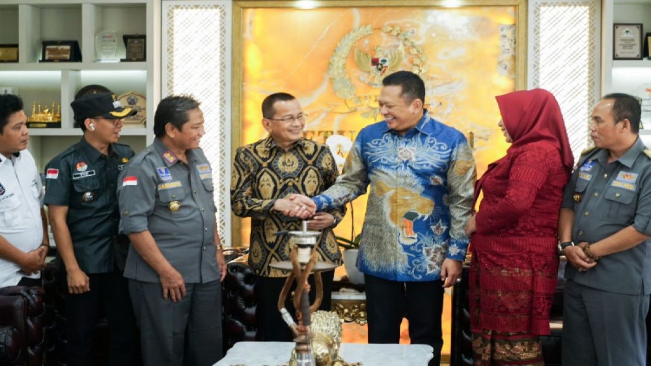 Bamsoet usai menerima pengurus Asosiasi Kepala Desa Nasional (AKSI), di Jakarta, Jumat (22/12/23).