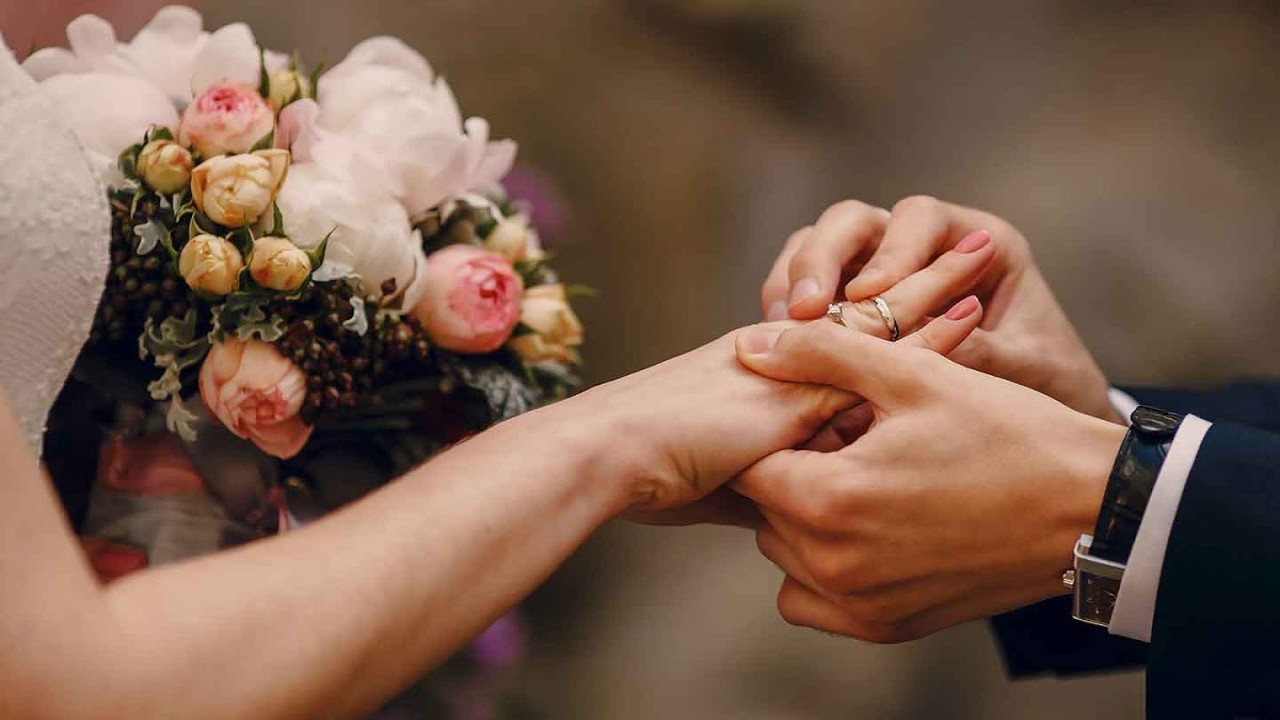 Ilustrasi memasangkan cincin pernikahan (net)