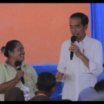 Jokowi bagi-bagi sepeda kepada warga di Kota Kupang-1701836303