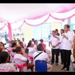 Jokowi cek stok beras dan bagikan bantuan untuk warga Nagekeo NTT-1701760320