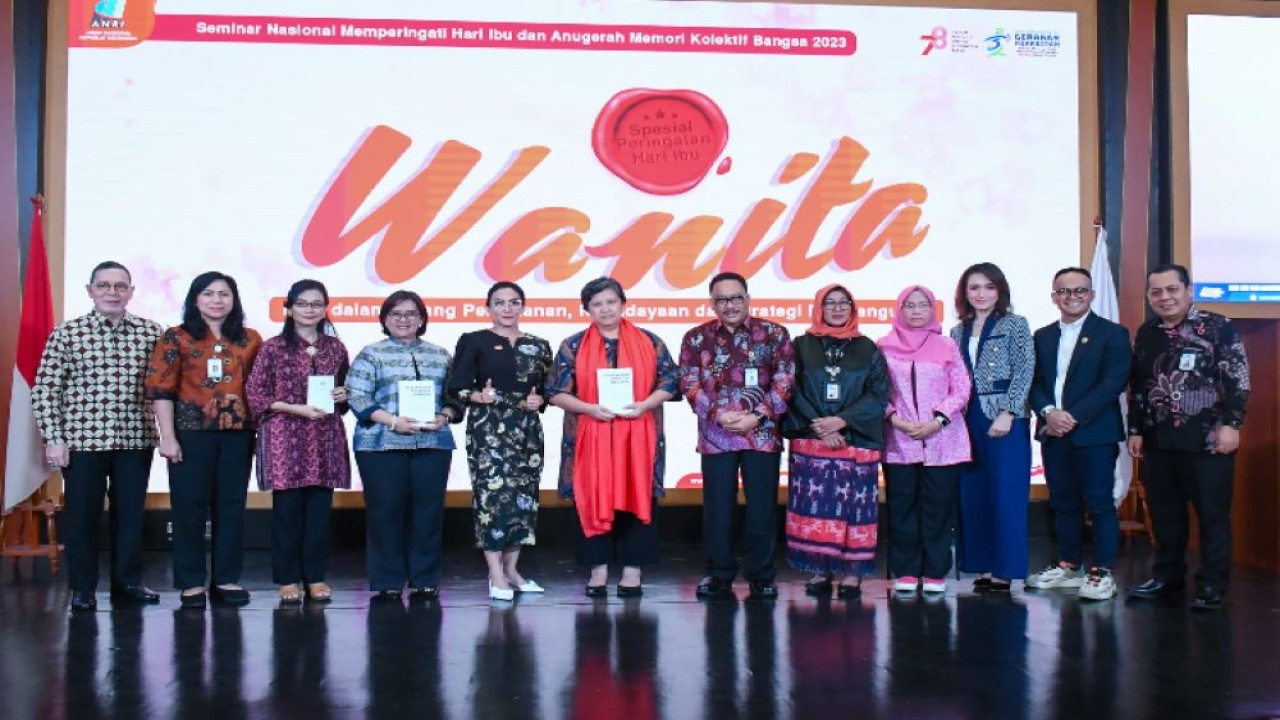 Wakil Ketua MPR RI, Lestari Moerdijat saat menjadi pembicara kunci Seminar Nasional Peringatan Hari Ibu Tahun 2023 bertema Wanita Kuat dalam bidang Pertahanan, Kebudayaan dan Strategi Pembangunan, di Arsip Nasional Republik Indonesia/ANRI, Jakarta, Kamis (21/12).