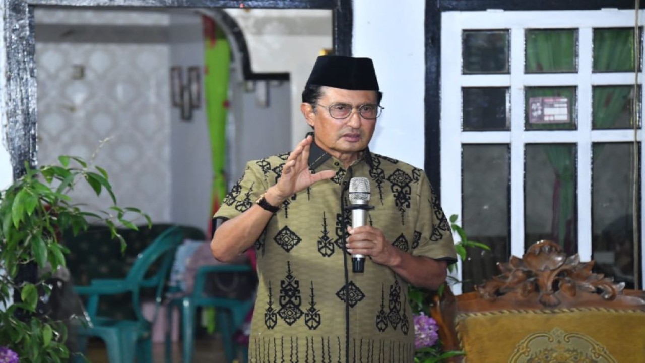 Fadel Muhammad, saat menjadi narasumber Sosialisasi Empat Pilar MPR kerjasama MPR dengan Gerakan Sosial Masyarakat Prov. Gorontalo, di Desa Kayubulan, Limboto, Provinsi Gorontalo, Jumat malam (8/12/2023).