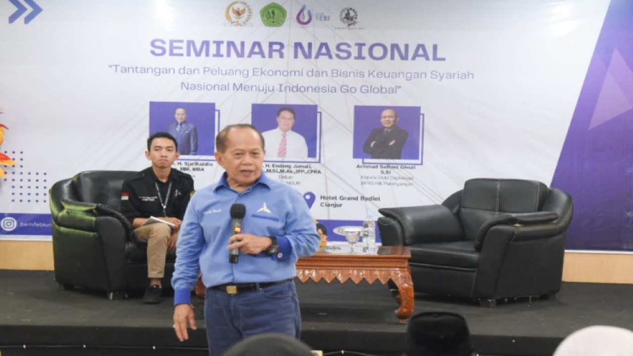 Wakil Ketua MPR Prof. Dr. Sjarifuddin Hasan, MM, MBA dalam seminar nasional dengan tema "Tantangan dan Peluang Ekonomi dan Bisnis Keuangan Syariah Nasional Menuju Indonesia Go Global" di Cianjur, Jawa Barat, Kamis (14/12/2023).