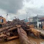Warga Lubuk Sikaping cemas banjir susulan dipicu kayu gelondongan-1701671587