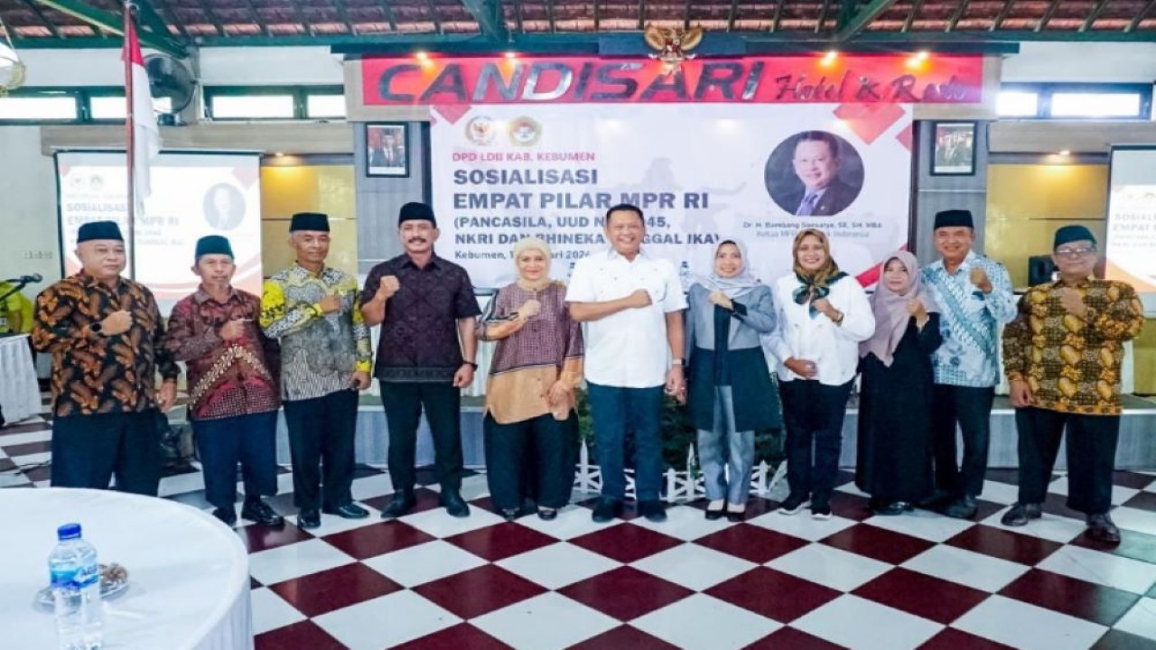 Bamsoet dalam Sosialisasi Empat Pilar MPR RI saat kunjungannya ke Dapil-7 Jawa Tengah hari ke-2 bersama Lembaga Dakwah Islam Indonesia (LDII) Kabupaten Kebumen di Kebumen Jawa Tengah, Jumat (19/1/24).