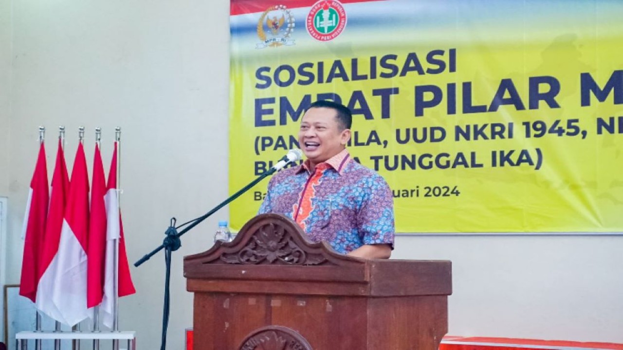 Bamsoet dalam Sosialisasi 4 Pilar MPR RI hari ke-6 dalam Kunjungannya ke Dapil-7 bersama Keluarga Besar Persatuan Guru Republik Indonesia (PGRI) Kabupaten Banjarnegara, Selasa (23/1/24).