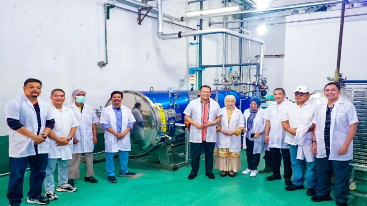 Bamsoet usai menerima perwakilan Singapore Food Industry, dalam kunjungannya di hari ke-6 di Dapil-7 Jawa Tengah di pabrik PT BAMS, di Banjarnegara, Selasa (23/1/24).