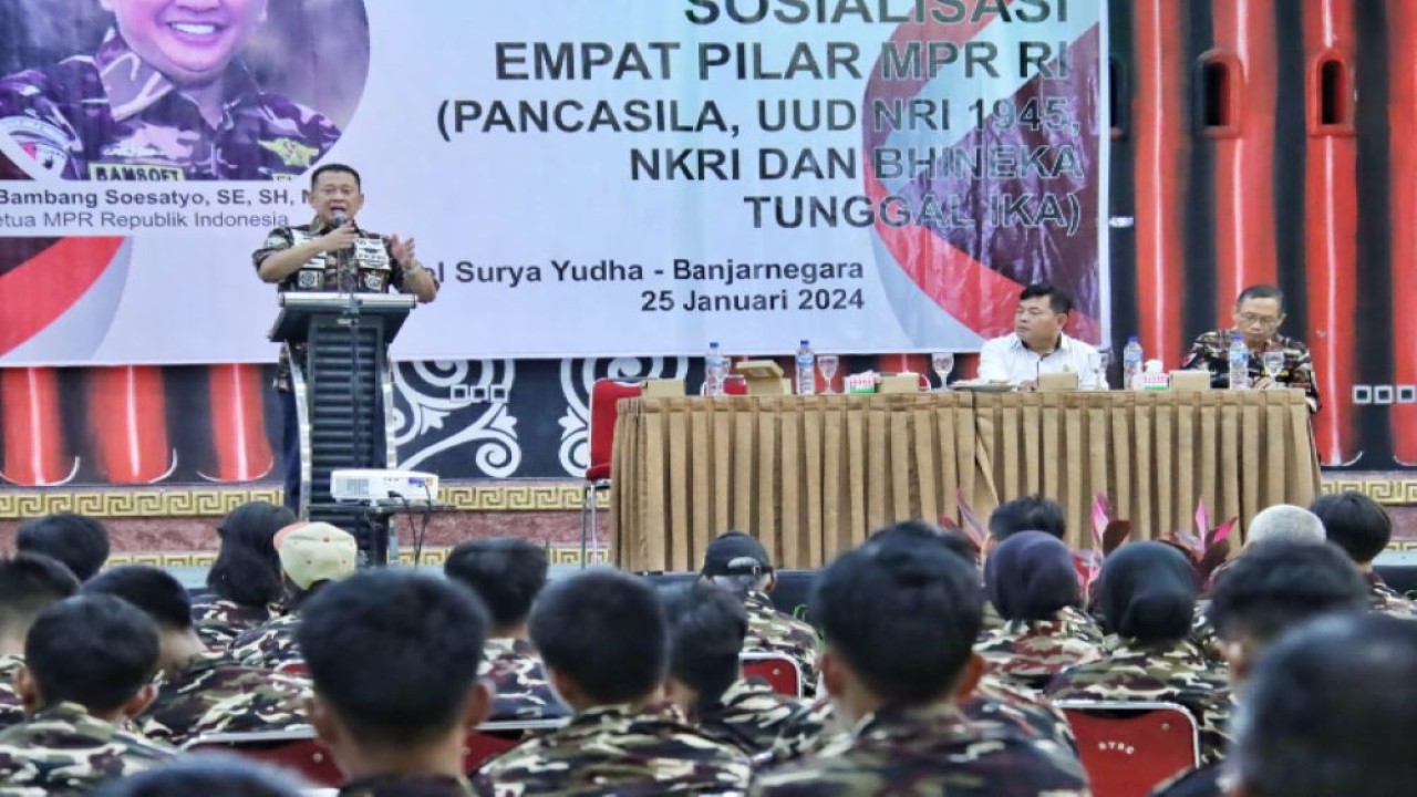 Bamsoet dalam Sosialisasi Empat Pilar MPR RI hari ke-8 dalam kunjungannya ke Dapil-7 Jawa Tengah bersama Forum Komunikasi Putra Putri Purnawirawan dan Putra Putri TNI-POLRI (FKPPI) Kabupaten Banjarnegara Jawa Tengah, Kamis (25/1/24).