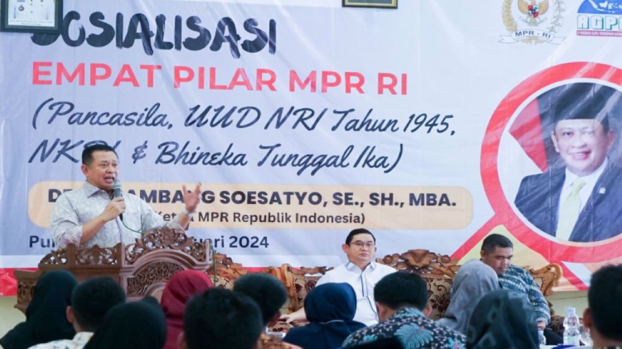 Bamsoet dalam Sosialisasi 4 Pilar MPR RI hari ke-10 dalam kunjungannya ke Dapil-7 Jawa Tengah bersama Asosiasi Guru Pendidikan Agama Islam Indonesia (AGPAII) Kabupaten Purbalingga, Sabtu (27/1/23).